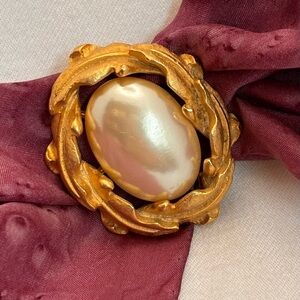 Vintage Richelieu Gold Pearl Brooch